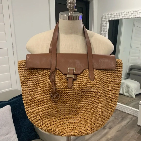 Michael kors Tote Handbag 👜 - Picture 1 of 7